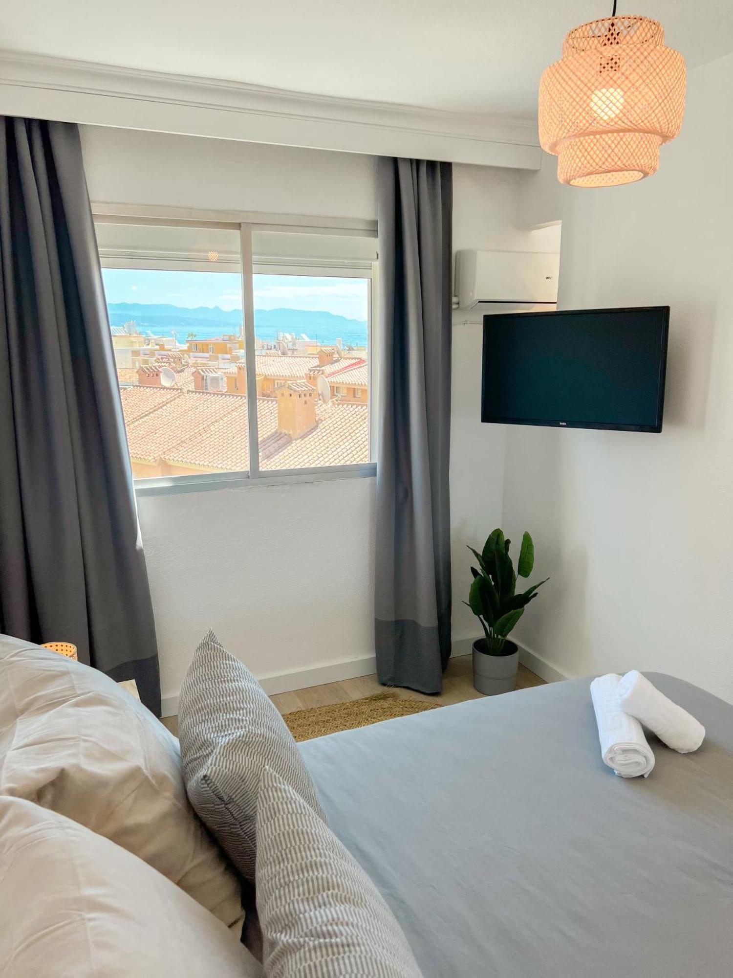 Palm Beach Aparment Sea Views 토레몰리노스 외부 사진