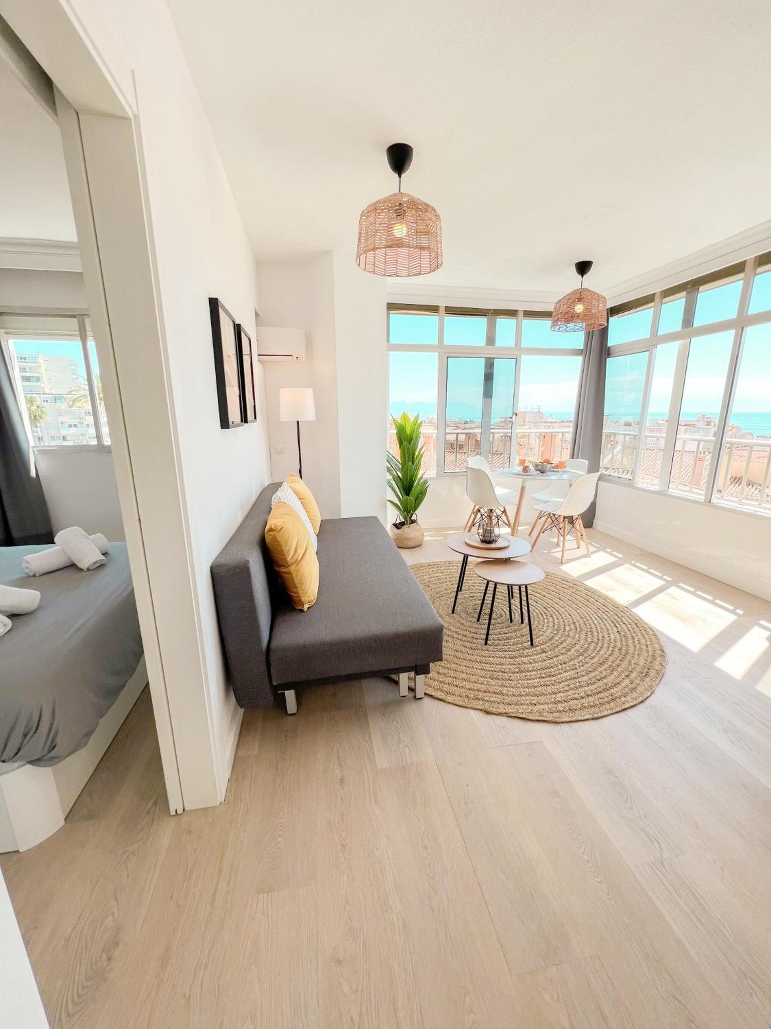 Palm Beach Aparment Sea Views 토레몰리노스 외부 사진