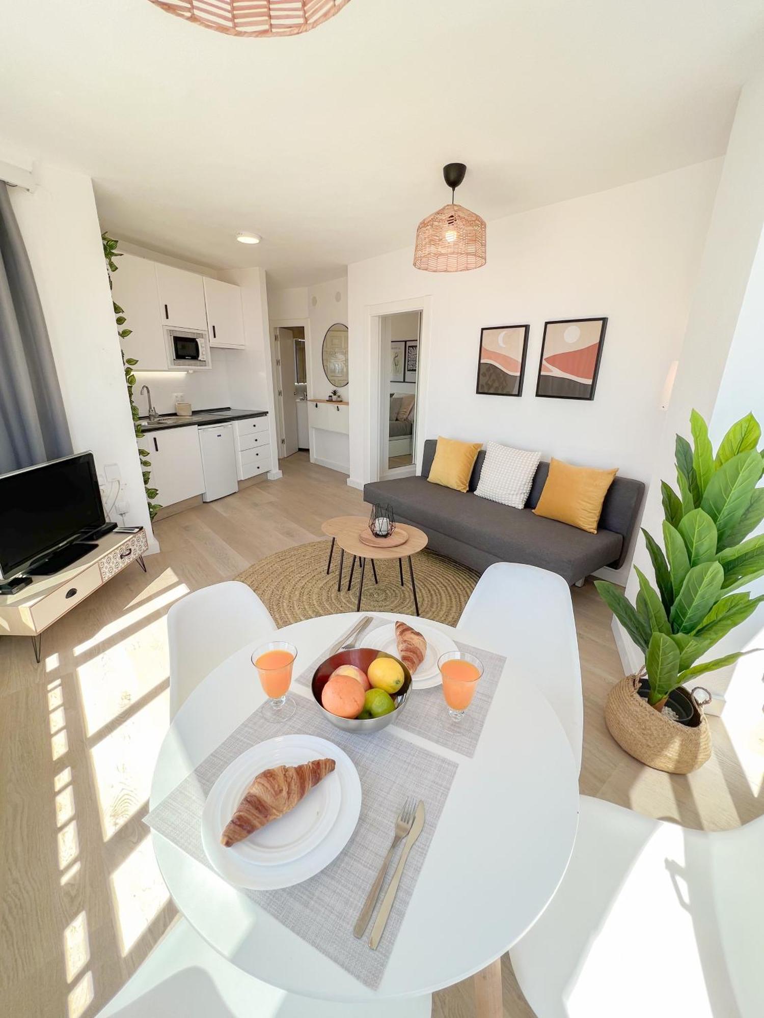 Palm Beach Aparment Sea Views 토레몰리노스 외부 사진