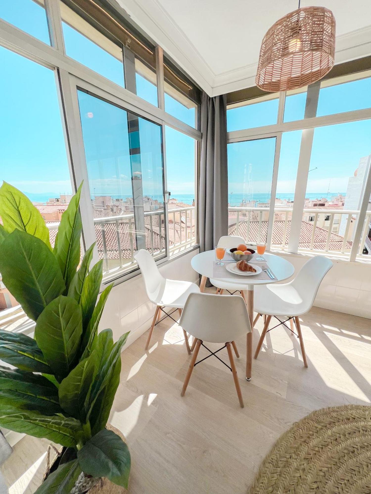 Palm Beach Aparment Sea Views 토레몰리노스 외부 사진